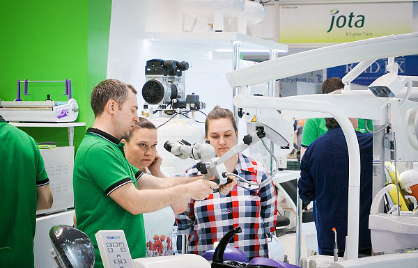 Стенд компании GREEN DENT на выставке Дентал Салон 2019_012.jpg