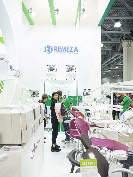 Стенд компании GREEN DENT на выставке Дентал-Экспо 2019_20.jpg