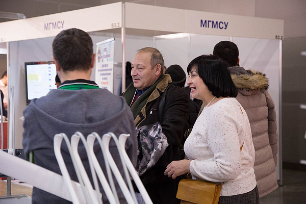 Стенд компании GREEN DENT на выставке Дентал-Ревю 2020-43.jpg